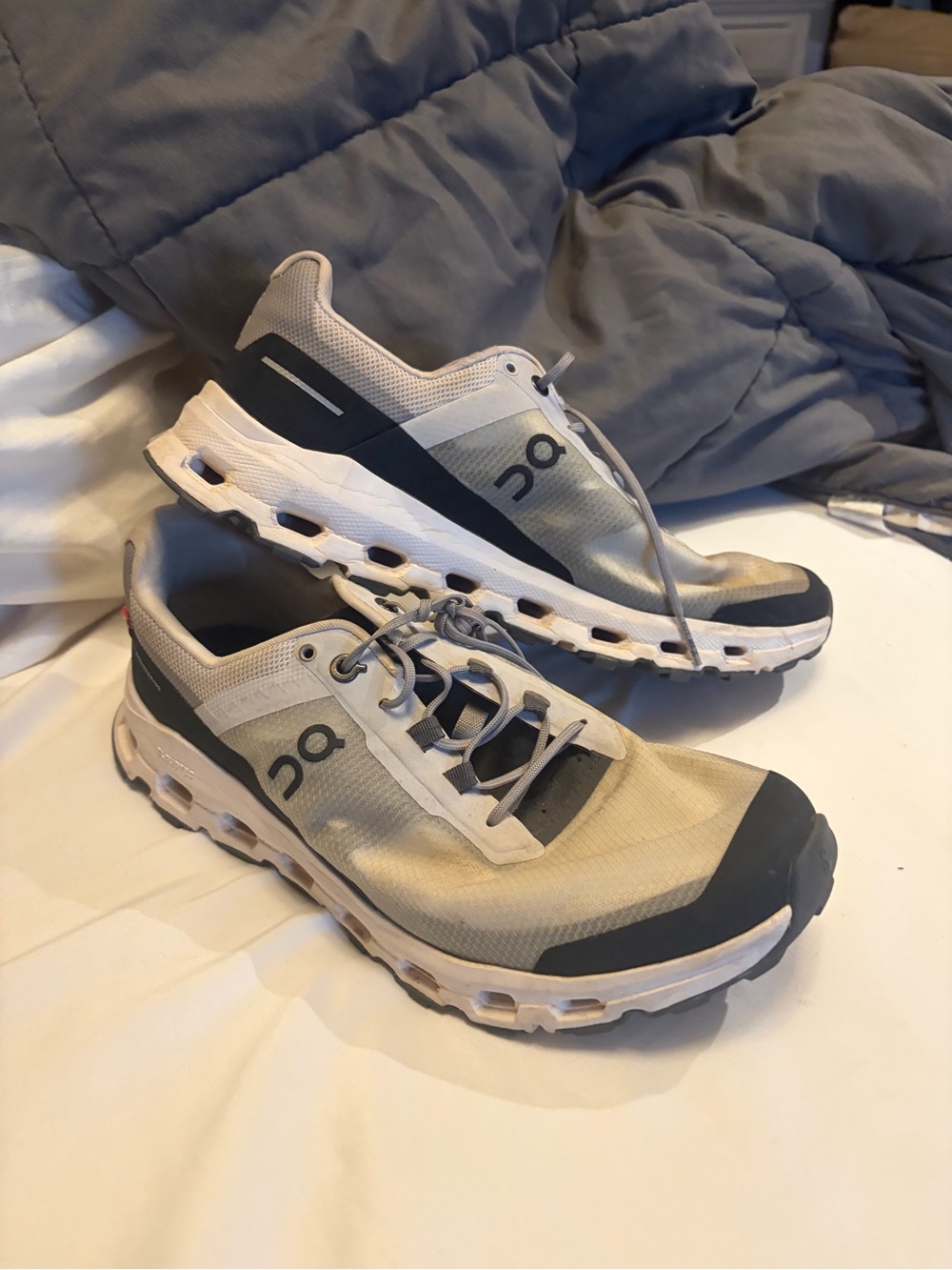 On Cloud trail Women's Sneakers in Light Gray and Black